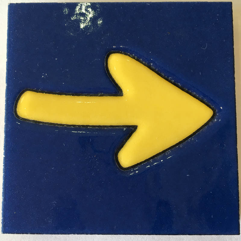 Imán cerámica Flecha con fondo Azul MyL 5X5 cm