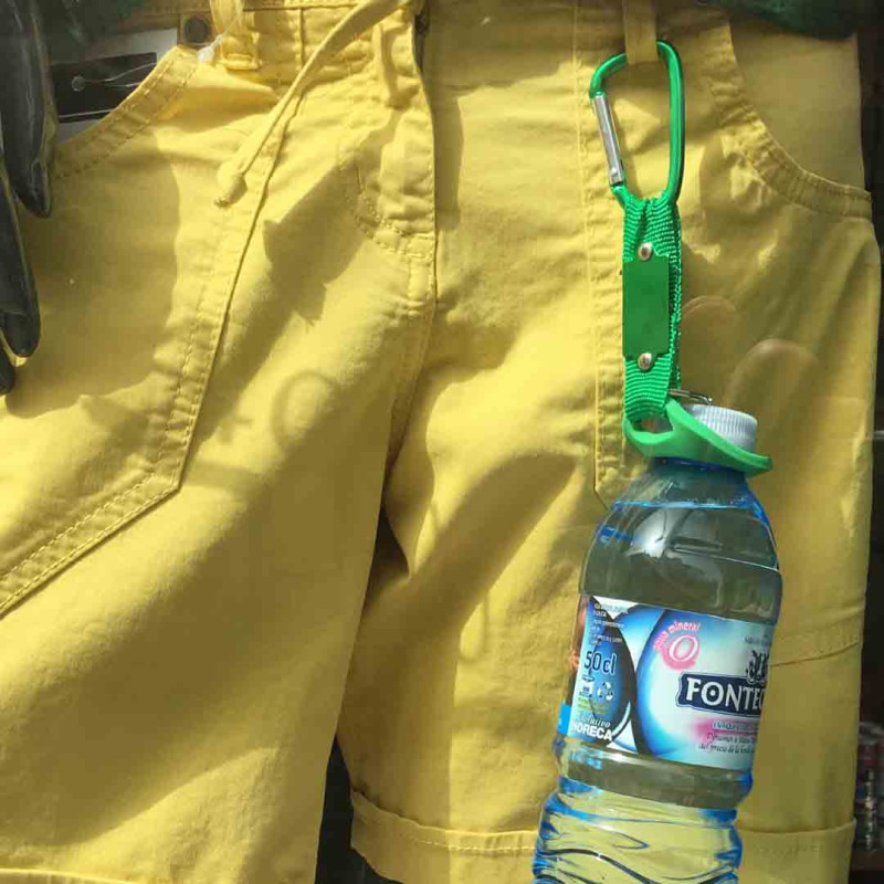 Llavero porta botella con mosquetón