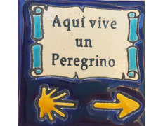Imán cerámica Aquí vive un Peregrino 5x5 cm