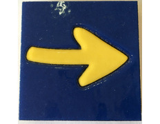 Imán cerámica Flecha con fondo Azul MyL 5X5 cm