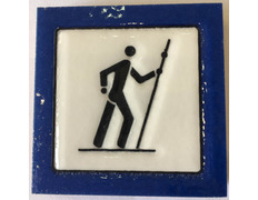 Imán cerámica Peregrino andando con fondo Azul MyL 5X5 cm