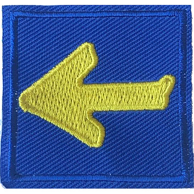 Parche bordado Flecha fondo azul pequeña